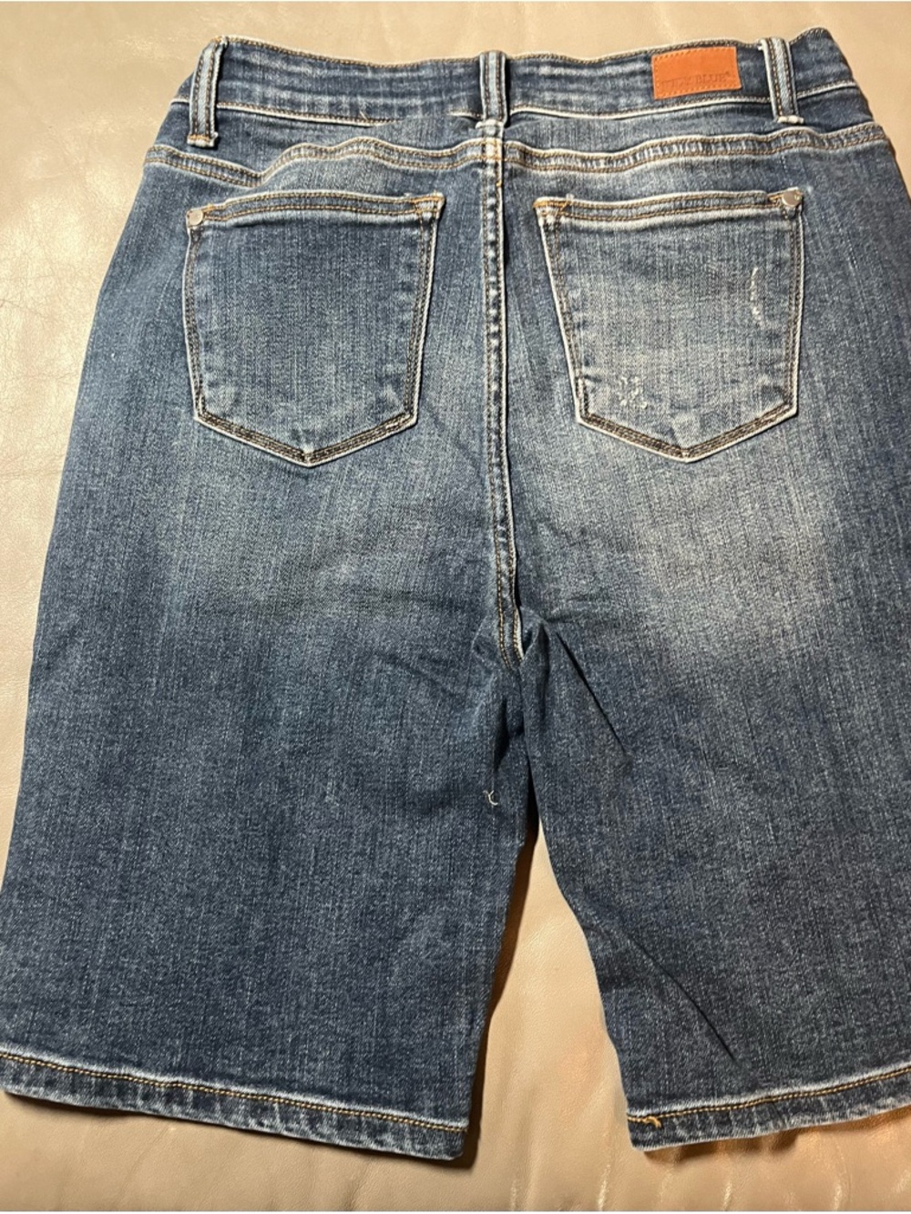 Judy Blue Medium-Dark Wash High-Rise Button-Front Bermuda Jeans - Picture 3 of 3